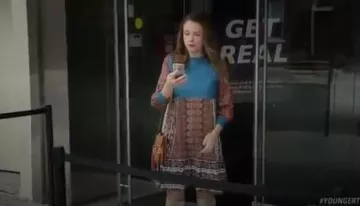 Vestido de calle Warm Love usado por Liza Miller (Sutton Foster) en Younger (S03E12)