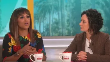 Alice + Olivia Floral Delora Robe portée par Eve sur Le Talk 06 Mars 2019