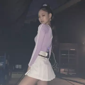 jennie kim adidas pants