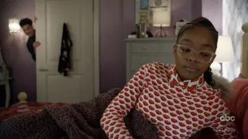 French Connection Kiss Print Sweater usado por Diane Johnson en negro (S05E21)