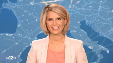Jacket blazer pink Laurie Milliat-Desorgher in The 12:45 to M6 of the 30/04/2019
