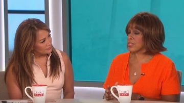 Halo noir Antoinette sans Manches Robe Fourreau porté par Carrie Ann Inaba sur Le Talk 29 avril 2019