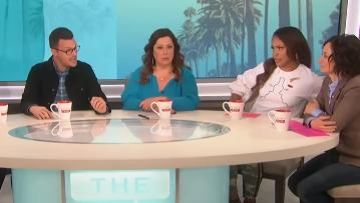 INC International Concepts Smocked Bell-Sleeve Top usado por Carnie Wilson en The Talk 02 de mayo de 2019