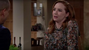 Libre des Gens Tout Pomponnée Jusqu'Chemisier porté par Camryn Grimes comme on le voit dans les Jeunes et Les Agités Mai 2019