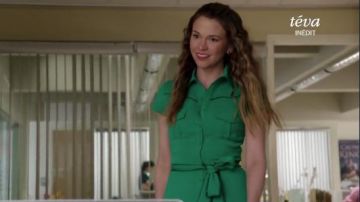 Alice + Olivia Yoko Robe portée par Liza Miller (Sutton Foster) chez les Jeunes (S04E08)