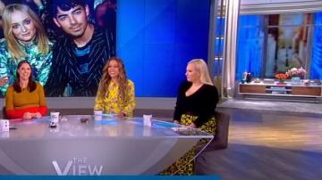 Alice + Olivia Sueann de Soie à Volants Jupe mi-longue porté par Meghan McCain sur Le point de Vue 02 Mai 2019