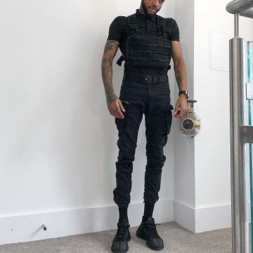 Sneakers Nike React Element 55 Triple Black worn by Scarlxrd on his account Instagram @scarlxrd