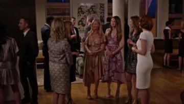 Zimmermann Silk Satin Wrap Dress usado por Pauline (Jennifer Westfeldt) en Younger (S04E10)