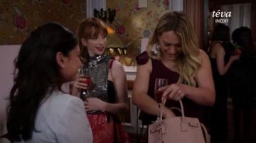 Saint Laurent Sac de Jour usado por Kelsey Peters (Hilary Duff) en Younger (S04E10)