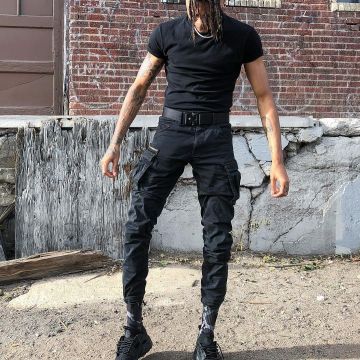 The cargo pants black Scarlxrd on his account Instagram @Scarlxrd