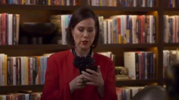 Tom Ford Surdimensionné Déclaration Collier porté par Diana Truite (Miriam Shor) chez les Jeunes (S05E01)