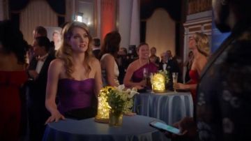 Maria Lucia Hohan Anjoux Tul Maxi Metálico usado por Sutton Brady (Meghann Fahy) en The Bold Type (S03E04)