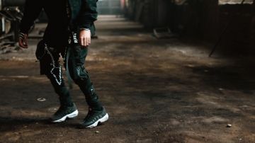 The black pants worn by Scarlxrd in her video clip FADED