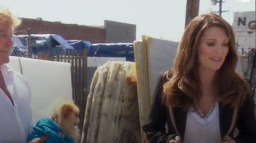 Etro Blazer de un solo pecho con adornos de cinta bordado usado por ella misma (Lisa Vanderpump) en The Real Housewives of Beverly Hills (S09E12)