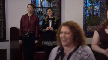 3.1 Chaqueta de bombardero a cuadros Phillip Lim usada por Liza Miller (Sutton Foster) en Younger (S05E03)