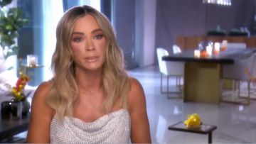 Alice + Olivia Harmon Camisole porté par Teddi Mellencamp Arroyave Au Real Housewives de Beverly Hills (S09E12)