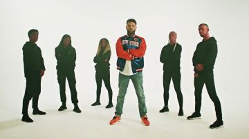 Le blouson New York Knicks porté par Keen'V dans son clip Laisse les parler