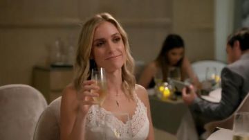 Collar poco común de James To The Point usado por ella misma (Kristin Cavallari) en Very Cavallari (S02E09)