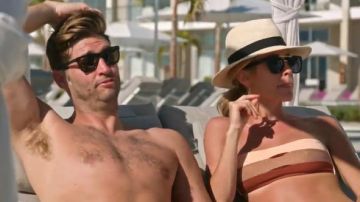 PilyQ Papaya Color Block Bandeau Bikini Top usado por ella misma (Kristin Cavallari) en Very Cavallari (S02E09)