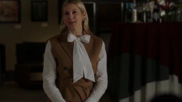 Rag & Bone Pearson Wool Blend Vest usado por Claire Hotchkiss (Kelly Rutherford) en Pretty Little Liars: The Perfectionists (S01E08)