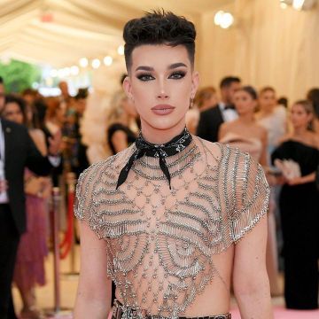 La parte superior de malla Alexander Wang de James Charles en su cuenta de Instagram @jamescharles en la Met Gala 2019