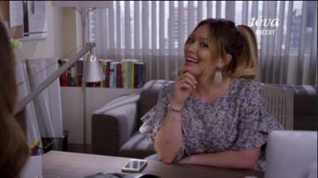 Isabel Marant Etoile Delicia Robe portée par Kelsey Peters (Hilary Duff) chez les Jeunes (S05E09)