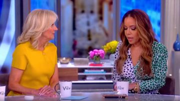Vestido de Rixo Chelsea usado por Sunny Hostin en The View 8 de mayo de 2019
