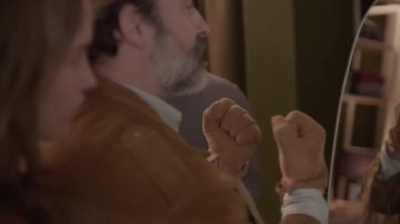 Les gants en daim portés par Georges (Jean Dujardin) dans Le daim