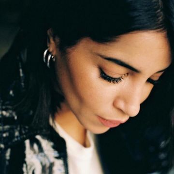 The earrings Leïla Bekhti on the account instagram @leilabekhti