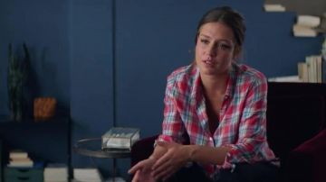 La camisa a cuadros de Margot (Adèle Exarchopoulos) en Sibila