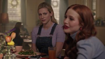 Le petit pull lilas à manches courtes Wilfred de Betty Cooper (Lili Reinhart) dans Riverdale (S03E21)