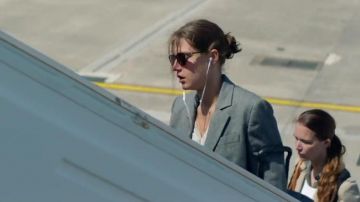 Chaqueta de traje gris de Margot (Adèle Exarchopoulos) en Sibila