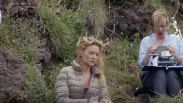 La chaqueta beige de Sybil (Virginie Efira) en Sibila