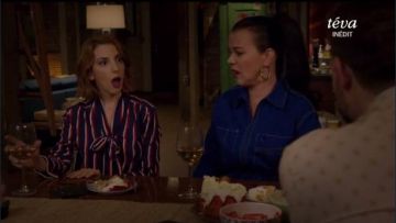 Alice + Olivia Arie Haut porté par Lauren Heller (Molly Bernard) chez les Jeunes (S05E11)