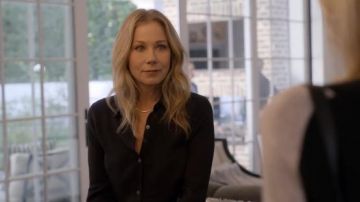 Equipment Essential Blouse worn by Jen Harding (Christina Applegate) in Dead to Me (S01E07)