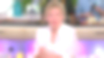 Camisa blanca estampada de caballo de Anne-Élisabeth Lemoine en C à vous el 09.05.2019