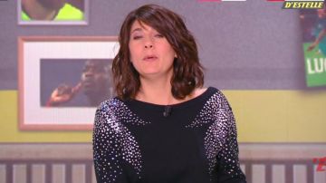 The black sweater boat neckline and long sleeves with set rhinestone Estelle Denis in The Team Estelle the 09.05.2019