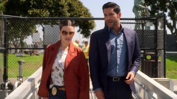 Camiseta estampada de flores de Chloe Decker (Lauren German) en Lucifer (S04E03)