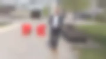 Los vaqueros casuales de Jacques Cardoze en Complemento de investigación el 18.04.2019