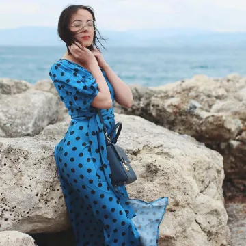 The blue dress with polka dots worn by Agathe Auproux on his account Instagram @agatheauproux
