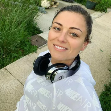 Los auriculares Beats by Dr Dre. de Laure Boulleau en su cuenta de Instagram @laureboulleauofficiel