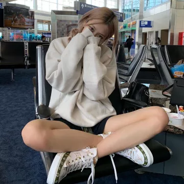 Louis Vuitton Stellar Baskets portées par de Rosé sur l'Instagram account @roses_are_rosie