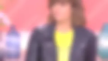 Le t-shirt jaune de Faustine Bollaert dans Ça commence aujourd'hui du 15/05/2019