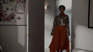La jupe orange asymétrique de Monica Colby (Wakeema Hollis) dans Dynastie (S02E20)