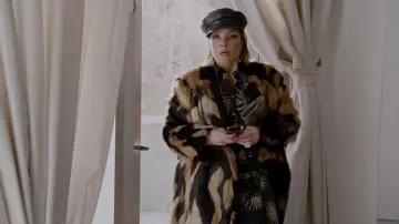 Le manteau de fourrure Givenchy de Dominique Deveraux (Michael Michele) dans Dynastie (S02E20)