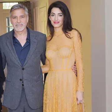 Jonathan Simkhai Sheer Dentelle de Chantilly Bustier Midi Robe portée par Amal Clooney à Los Angeles Los Angeles le 6 Mai 2019