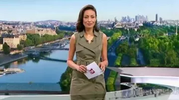 Vestido corto caqui de Leïla Kaddour-Boudadi en Journal de 13 heures el 12.05.2019