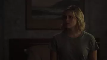 Madewell Whisper Cotton Crew Neck Tee in Heather Mercury worn by Dagger (Olivia Holt) in Marvel's Cloak & Dagger (S02E07)