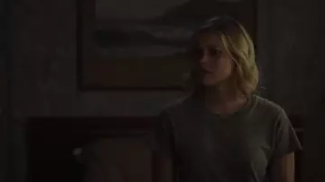 Madewell Whisper Cotton Crew Neck Tee in Heather Mercury worn by Dagger (Olivia Holt) in Marvel's Cloak & Dagger (S02E07)