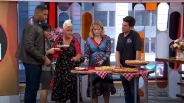 Vestido de camisa estampado de Sandro Flowing usado por Sara Haines en Good Morning America 08 de mayo de 2019